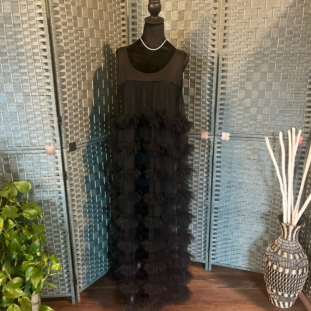 “Sugar Plum Dreams” Ruffled , Sleeveless Maxi Dress
Size L
Color Black